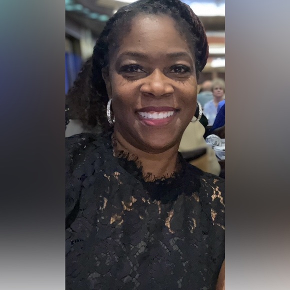 Meet your Posher, Shondra - Picture 2 of 3